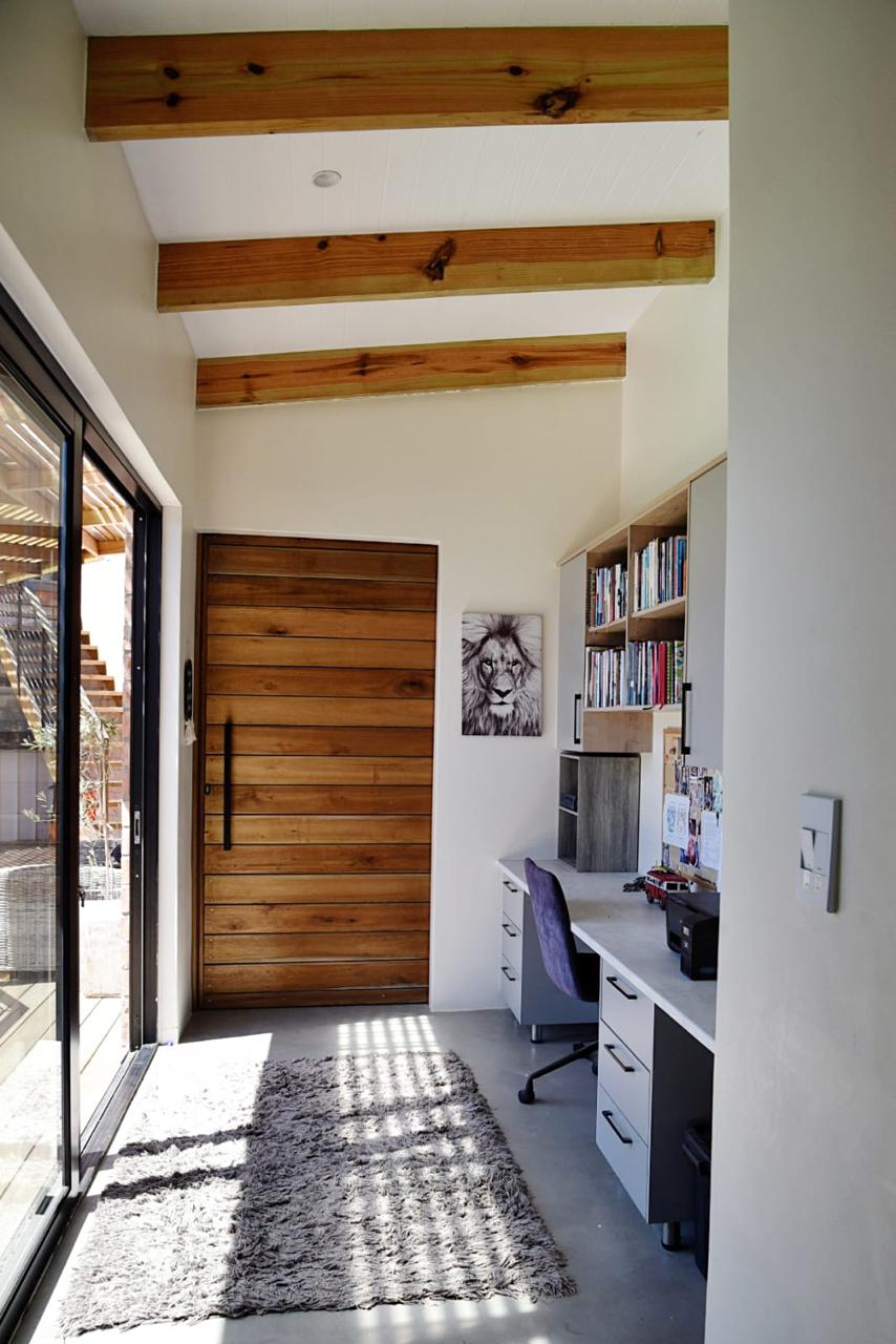 To Let 7 Bedroom Property for Rent in Wavecrest Eastern Cape